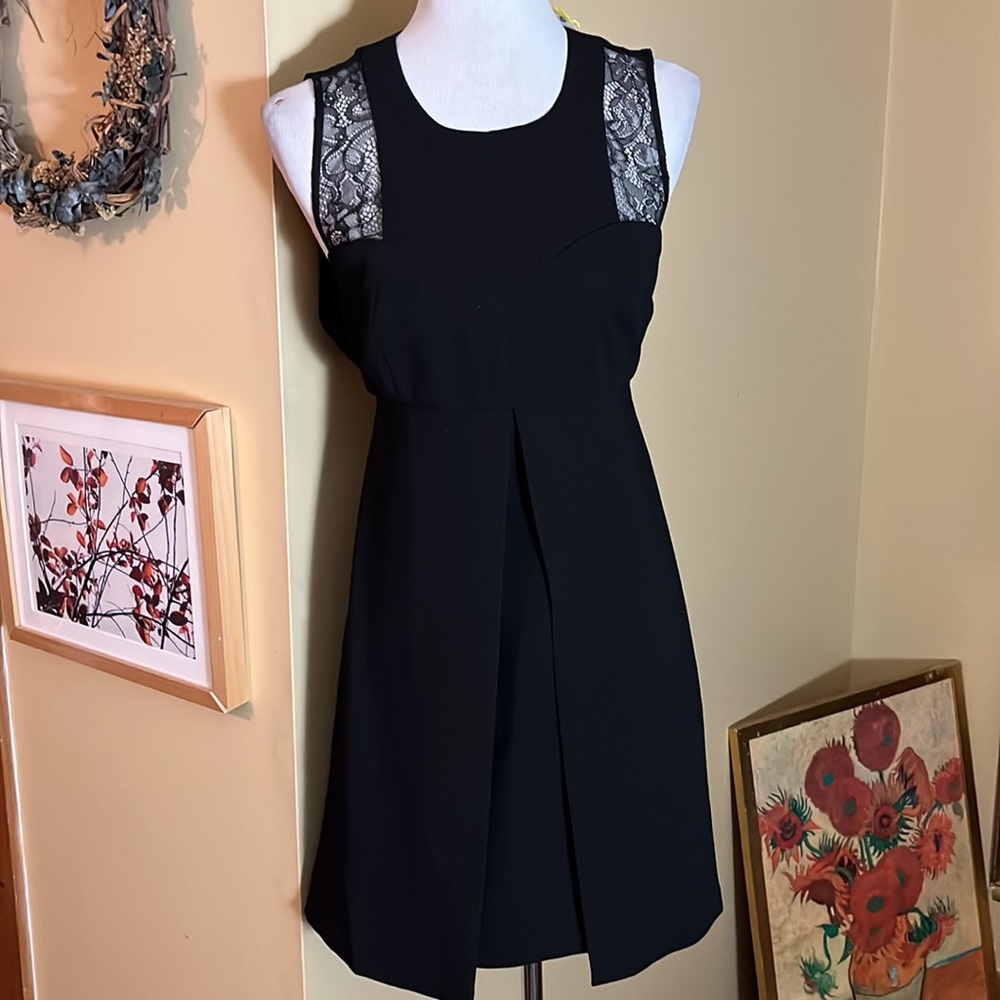 BCBG Size 12 LBD Fit-N-Flair CutOut Lace Apron Pencil Dress Elegant Sexy $299NEW